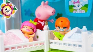 Peppa Pig: Routine de nuit des bébés PinyPon! Ils décorent le sapin Noël et ne veulent pas dormir !