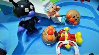 アンパンマンの顔がプールで濡れて元気がなくなってジャムおじさんに新しい顔をもらったよぉ～♪ゆうぴょん♪♪2152