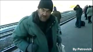 Этот мужик поет лучше всех - секс бом секс бом.