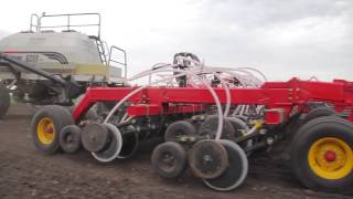 Посев сои: сеялка Bourgault 3720 с бункером Bourgault 6350
