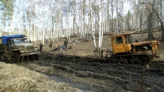 Tractor DT-75 pulls the truck out of the mud Ural 5557 /// Трактор ДТ-75 вытаскивает Урал 5557
