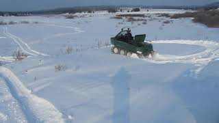 Покатушки на самодельном гусеничном вездеходе