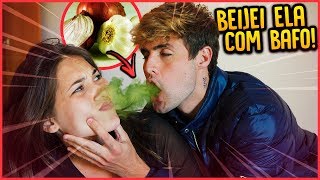 BEIJEI MINHA NAMORADA COM BAFO E ELA RECLAMOU!! - TROLLANDO NAMORADA [ REZENDE EVIL ]