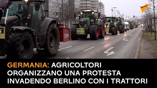 Germania: agricoltori organizzano una protesta invadendo Berlino con i trattori