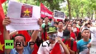 Vietnam: Hundreds protest against China in Hanoi