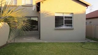 3 bedroom Townhouse For Sale in Oakdene, Johannesburg, Gauteng for ZAR 1,150,000