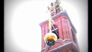 История закладки храма Покрова Пресвятой Богородицы и поднятие куполов с крестами