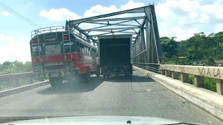 2 CAMIONETAS ESMERALDAS PELEANDO PASAJE | Rumbo a XELA 2/14