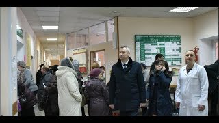 Глава Новосибирской области внезапно приехал в поликлинику и нашел очереди