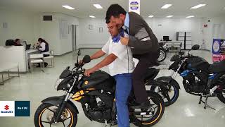 CÓMO SUBIRSE A LA MOTO TIPO GIXXER - SUZUKI MOTOR MANIZALES