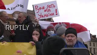 Poland: Pro-Ukrainian protesters don national flags in Warsaw amid tensions