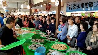 永安漁港叫賣哥!!!白鯧、肉魚、白帶，想吃什麼魚隨你挑，客人每個都大包小包買不停