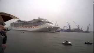 Капитан Лайнера, Большой Любитель "Queen". Cruise Ship Captain is a Big Fan of the "Queen".