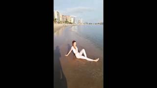 Jenna falls in beach | wetlook girl