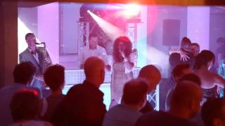 Dj huren met Saxofonist of zangeres voor bruiloft of bedrijfsfeest