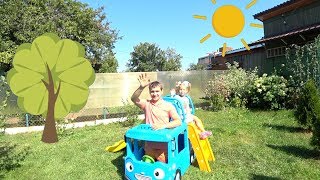 Wheels on the Bus song for kids / Sofik Life playing with dad