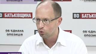 Яценюк порадив Януковичу піти