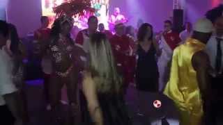 Show de Passistas e Bateria de Escola de Samba em Casamento no Espaço Aragon