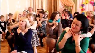 Танец девочек с мамами-2. ДОУ №8 "Малыш" г.Шахтерск