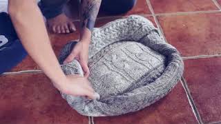Лежанка для собаки из старого свитера