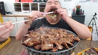사무실에서 돼지갈비 세근 구워먹는 x라이 . 부들갈비 명절용 먹방 입니다