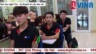 Học lý thuyết về tóc trong dạy nghề tóc