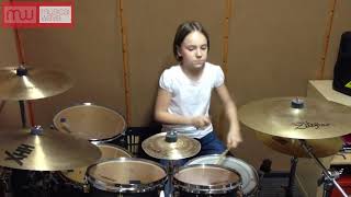Девочка круто играет на барабанах drum cover System Of A Down   Toxicity by Чешельска Юлия