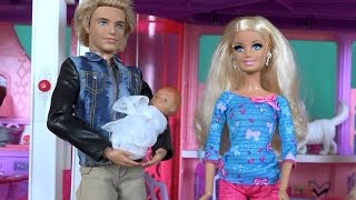Игрушки Барби, Видео для девочек У Барби родился Мальчик Мультики куклы Барби на русском