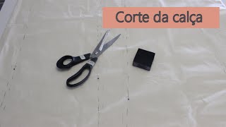 Corte da calça com cós e pregas
