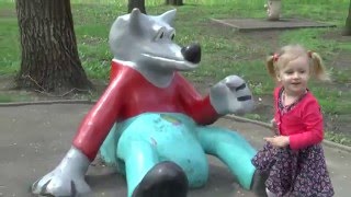 Диана Гуляет в Парке ? Катается на катамаране и Аттракционах видео для детей от Diana My Life