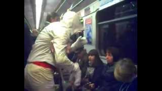 Попрошайка-вымогатель в Московском метро.