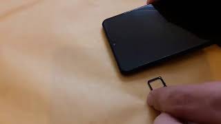 Huawei P30 Lite: How to insert / remove the SIM card?