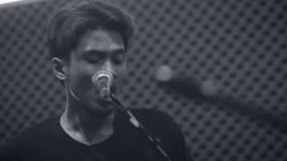 HANG OUT - KEMATIAN YANG INDAH (OFFICIAL VIDEO LIVE STUDIO SESSION)