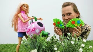Поделки с Барби: украшаем лужайку Барби бумажными цветами