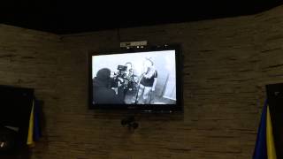 Оля Полякова записывает Катюшу на китайском языке.