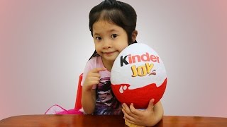 Bóc trứng socola Kinder khổng lồ - Giant Kinder Surprise Eggs - AnhAnhChannel.com