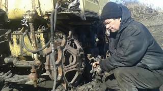 Работа в селе. Натяжка гусениц, установка звездочки катка на тракторе.