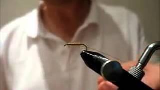 Как связать сухую мушку Elk Hair Caddis для ловли хариуса, форели, голавля