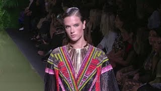 Alessandra Ambrosio, Joan Smalls and their fellow models on the runway for the Balmain Ready to Wear