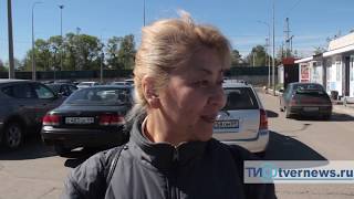 в Твери у ЖД вокзала бордюр сделали в виде головки полового члена