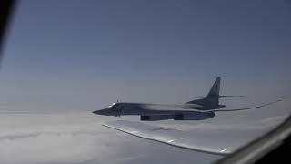 Полет стратегических ракетоносцев Ту-160 над нейтральными водами Баренцева моря