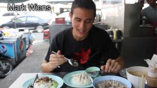 Thai Style "Hainanese Chicken Rice" (Khao Man Gai ข้าวมันไก่) in Pratunam