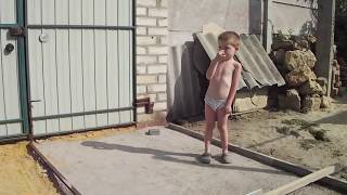 ТР0ТУАРНАЯ ПЛИТКА  УКЛАДЫВАЕМ  ТРОТУАРНУЮ ПЛИТКУ ПОШАГОВО.  УЧИМСЯ УКЛАДЫВАТЬ ПЛИТКУ СВОИМИ РУКАМИ