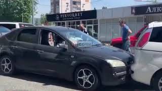 Тройное ДТП в Центральном р-не Сочи с участием каршеринговой "Белки" (17.05.2019)