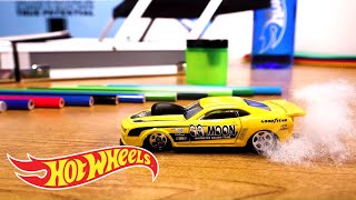 HW Speed Graphics™ Working Late | Hot Wheels