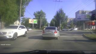 Как ездят в Таганроге 2: рядность, повороты, выезд с парковки и встречка