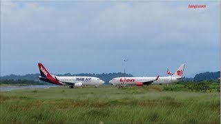 Pesawat Nam Air landing disusul Pesawat Lion Air Take Off di Bandara DEO Kota Sorong Papua