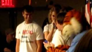 Taylor Swift at Auburn University, A Hug from Taylor Swift
