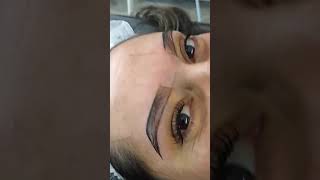 Diseño de cejas y Extensiones de pestañas