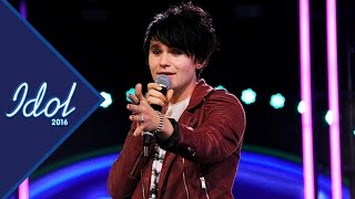 Charlie Grönvall framför låten Close i Idol 2016 - Idol Sverige (TV4)